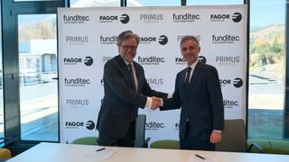 Europa hat einen Primus für Humanoide! Nach der Vereinbarung zur Kooperation und Gründung von Primus Robotics (von links): Juan Etxebarria, Leiter der Geschäftsentwicklung bei Fagor Arrasate, und Alejandro Echeverría, Geschäftsführer von Funditec Intelligence ... (Bild: Fagor Arrasate)