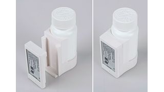 Ein wiederverwendbares Adapter-System aus Kunststoff ermöglicht die sichere Anbringung des Digital Display Labels an verschiedenste Verpackungsformen – von Blister-Wallets bis hin zu Vials.  (Bild: Schreiner Medipharm)