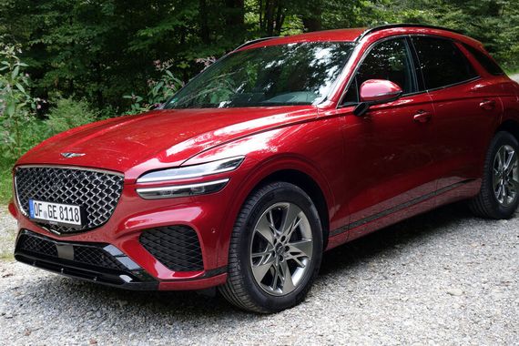 Mit dem GV70 geht Genesis in der Klasse von Audi Q5 und BMW X3 auf Kundenfang.