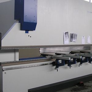 Das Produktivsystem PSS 4000 + PSENvip von Pilz überwacht den gesamten Abkantprozess der Gesenkbiegepresse optisch und ermöglicht so sehr hohe Taktzeiten. 