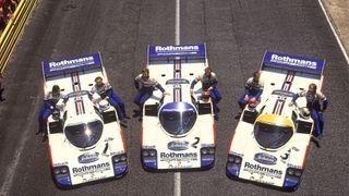Gleich in seiner ersten Saison 1982 stellt der Porsche 956 in der Gruppe C seine Schlagkraft unter Beweis. So gelingt Porsche bei den 24 Stunden von Le Mans ein grandioser Dreifachsieg.  (Bild: Porsche AG)