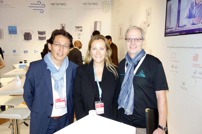 (v. l.) Yves Smadja und Truus Hoeve, NETATMO, mit Chris Heth, MacLAND. (Bild: IT-BUSINESS)