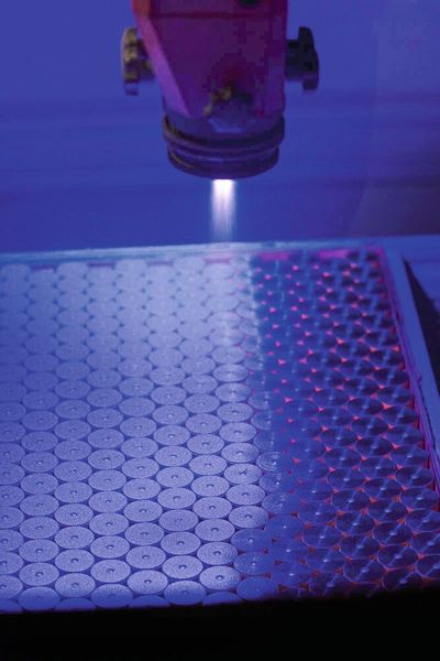 Die Produktion von Hochspannungskondensatoren ist mit einigen Herausforderungen verbunden, die FTCAP mit speziellen Anlagen und Techniken angeht. (FTCAP)