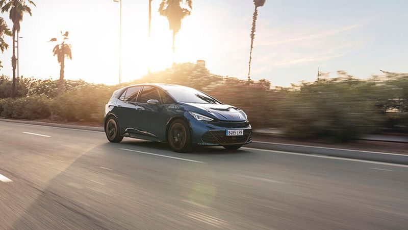 Insgesamt liegt der Born tiefer auf der Straße als der ID 3 – im Fond haben die Passagiere daher auch etwas weniger Platz. (Bild: Seat)