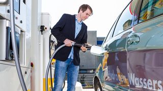 In Wuppertal wurde kürzlich die erste Wasserstofftankstelle mit Serientechnik eröffnet, bis zu 100 weitere Tankstellen sollen folgen. (Shell/Eric Shambroom)