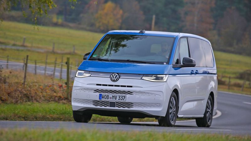 Platz eins bei den Utilities im Dezember 2023: der VW Transporter mit 1.695 Neuzulassungen (Bild: VW)