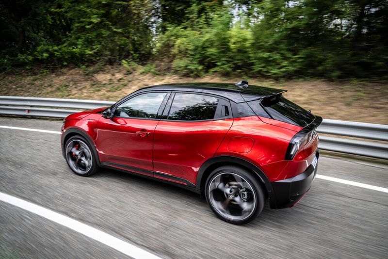 Der nur im Innenraum hörbare künstliche Motorsound klingt kernig, aber nicht aufdringlich. (Bild: Alfa Romeo_Stellantis)