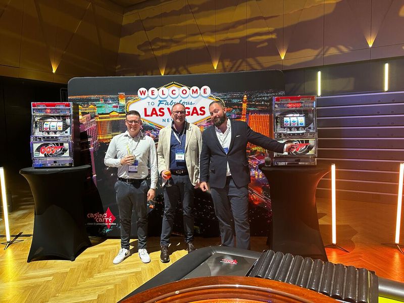 Wieso Vegas, wenn man auch in Mainz zocken kann? (v. l.) Maximilian Kloss (magellan), Steffen Brieger (Google Security) und Niels (Nuvias). (Bild: Vogel IT-Medien)