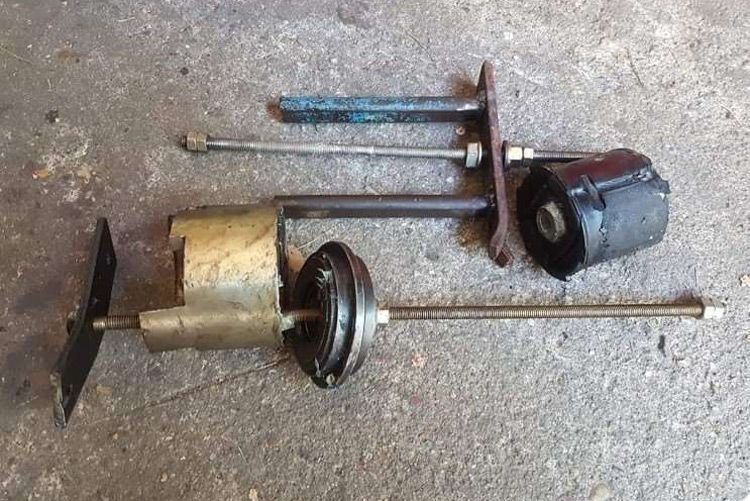 Diese Konstruktion hilft dabei, BMW-Tonnenlager herauszuziehen. (Kevin Lieske)