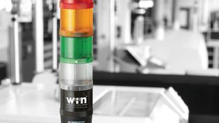 Grünes Licht für die reibungslose Produktion: Ein neues Steckmodul macht die Maschinen-Signaltechnik zur intelligenten Industrie-4.0-Lösung. (Werma)