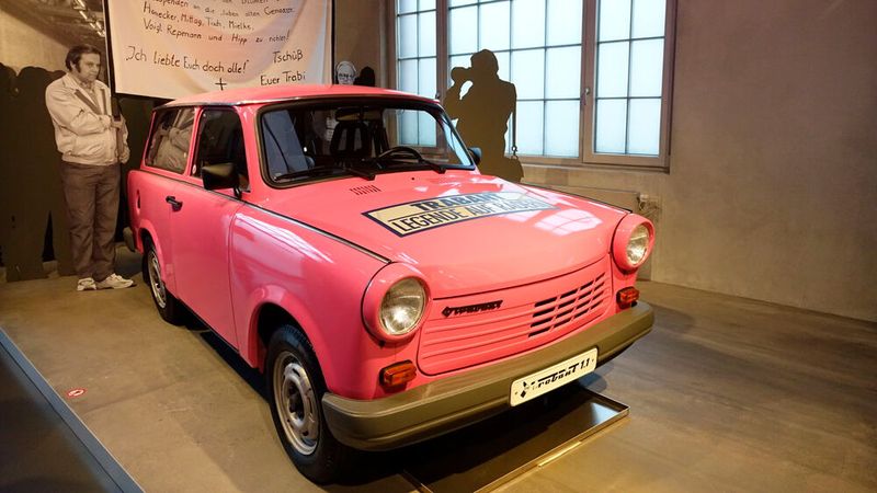 Auch der VW-Viertaktmotor konnte den Trabant nicht retten – mit dem Untergang der DDR kam für den Kunststoff-Kleinwagen das Aus. (Bild: Dominsky – VCG)
