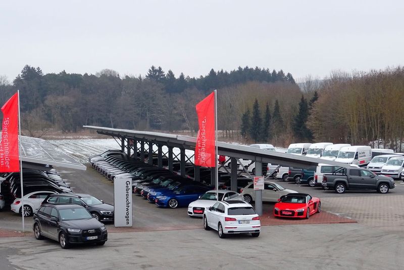 Bis zu 900 Gebrauchtwagen hat Auto Bierschneider ständig vor Ort. (Christoph Seyerlein)