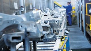 So voll stehen die Bänder bei den Zulieferern momentan nicht. Der stark zurückgegangene Neuwagenabsatz sorgt für Produktionsstopps in der Autoindustrie. (Benteler)