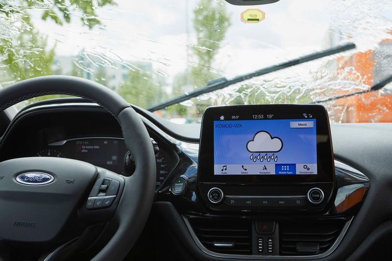 Ford und Vodafone arbeiten außerdem an einer Car-to-Car-Schlechtwetterwarnung.  (Valéry Kloubert)