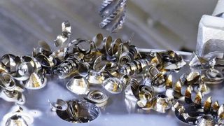 Bei Lochkreisen mit bis zu 150 Gewinden, durchschnittlich 50 bis 100 Gewinden am Tag, ist die Gewindeherstellung ein zentrales Thema bei Reifenhäuser.  (OSG)