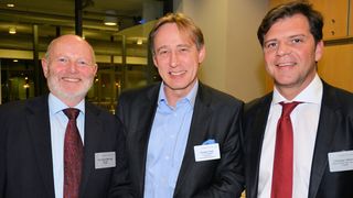 Der Hersteller mit einem seiner Top-Partner (v. l.): Bernhard Montag, Marketing Manager bei Oracle, Rüdiger Rath, Geschäftsführer Inforsacom, und Christian Werner, Channel-Chef von Oracle. (Bild: Michael Hase / IT-BUSINESS)