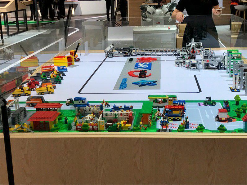 Nein, das ist nicht Legoland sondern eine schöne Spielwiese auf der Cebit. (IT-BUSINESS)