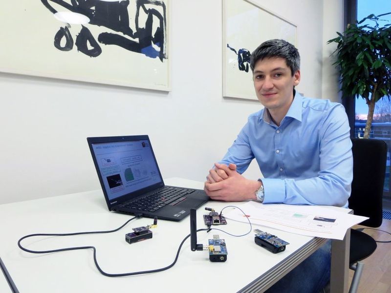 HPI-Forscher Konrad-Felix Krentz hat die Sicherheitslösung für Sensoren und Aktuatoren in Funknetzen entwickelt. (HPI/F. Wittmann)