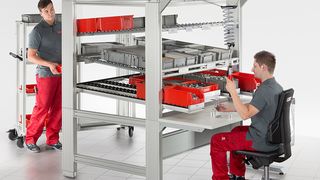 Der neue Item Arbeitstisch 4 E FIFO, eine Verbindung aus Arbeitsplatz und FIFO-Regal. (Bild: Item)