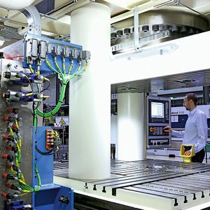 Auf der umgerüsteten IHU-Presse Dunkes HS3-1500 lassen sich Bleche und Hohlprofile unterschiedlicher Größen und Geometrien sowohl per Hydroforming als auch per Hot Metal Gas Forming umformen.