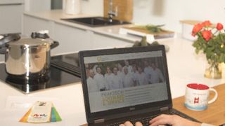 In Zeiten von Corona blüht Angebot und Nachfrage nach Homeoffice-Lösungen.  (Bild: gemeinfrei, kueckhovener / Pixabay)