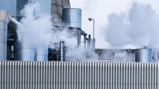 Jedes Jahr verschenkt die Industrie in Deutschland Abwärmeenergie in Höhe von 125 TWh. (©patila - stock.adobe.com)