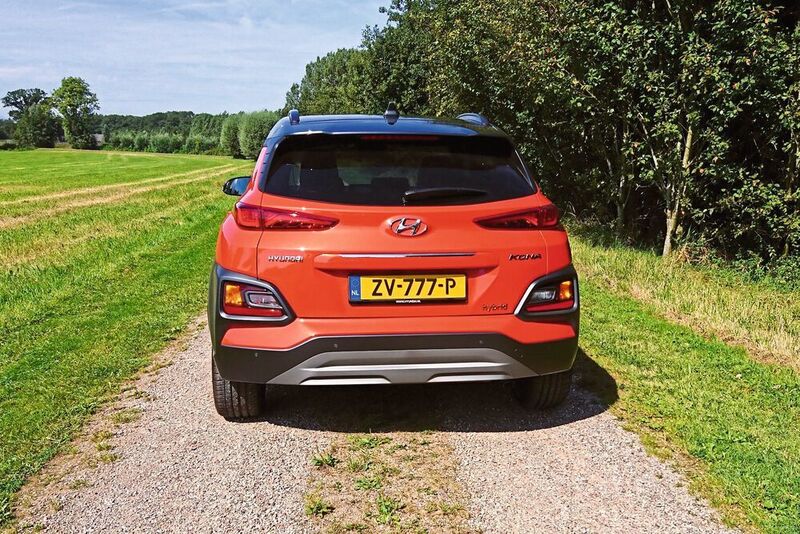 ...am Heck.  Über dem Nummernschild, um die Rücklichter und an der Stoßstange setzen die Hyundai-Designer beim Kona damit neue Akzente. (Sven Prawitz/»Automobil Industrie«)
