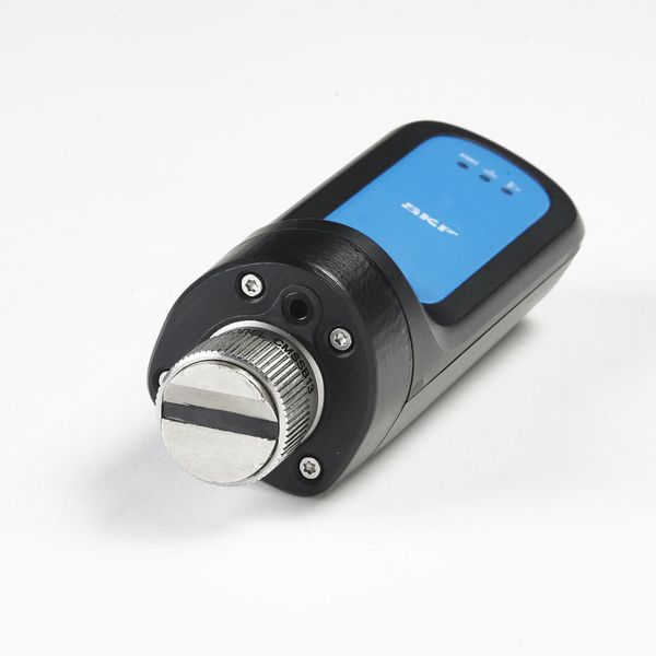 Ebenso simpel wie effektiv: Der tragbare Sensor von SKF Enlight QuickCollect liefert eine Vielzahl betriebswichtiger Daten, beispielsweise in Bezug auf Vibrationen oder Temperaturen. (SKF)