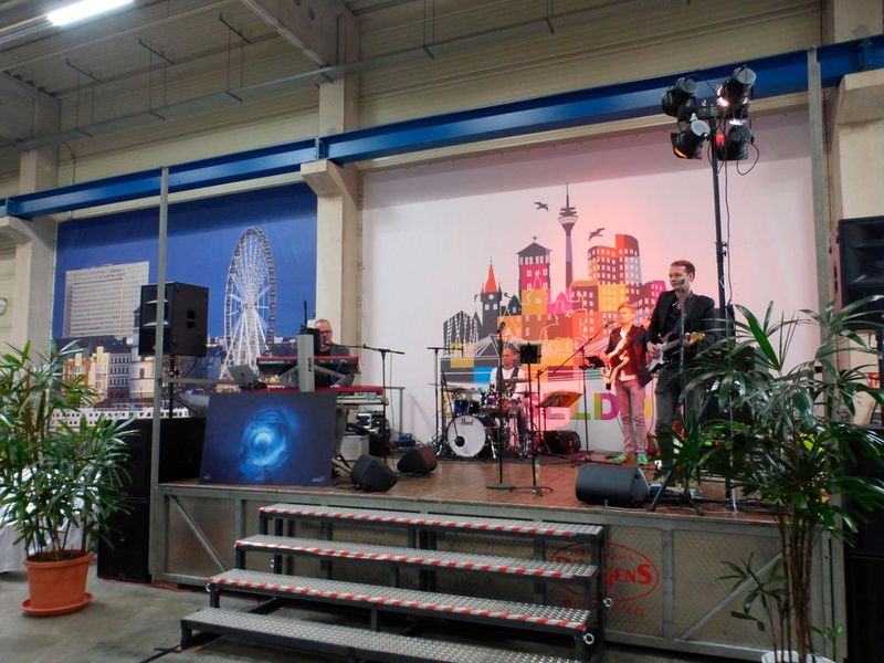 Bei Live-Musik gab es gutes Essen vom Grill. (Finus)