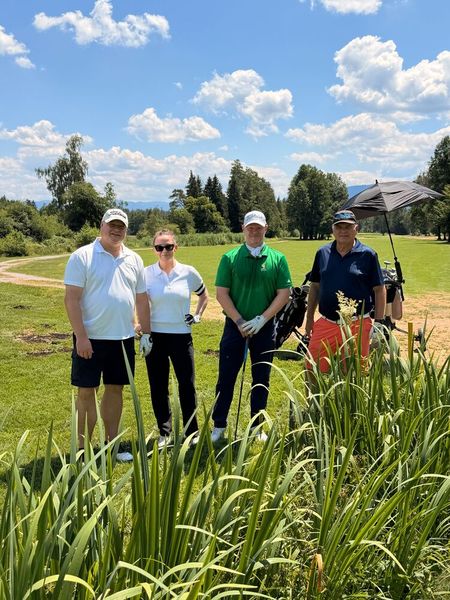 Hoffentlich haben (v. l.) Patrick Maurer (TD SYNNEX), Claudia Rayling und Thomas Durst (Ditcons) und Ralf Jüngling (CSS F. Schneider) keinen Ball im Gebüsch verschlagen. (Bild: Vogel IT-Medien)