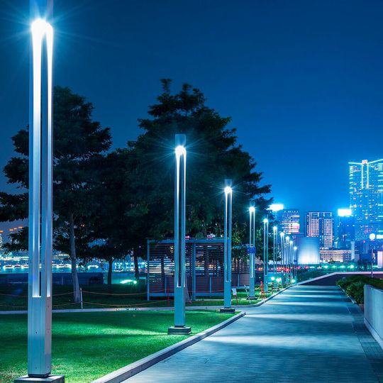 Intelligenten Straßenbeleuchtung in Taipei: Die Lösung besteht aus Beleuchtung, Sicherheitswarnungen, Verkehrsbeurteilungen, Parkplatzerkennung und Umweltsensorik. Intelligenten Straßenbeleuchtung in Taipei: Die Lösung besteht aus Beleuchtung, Sicherheitswarnungen, Verkehrsbeurteilungen, Parkplatzerkennung und Umweltsensorik.