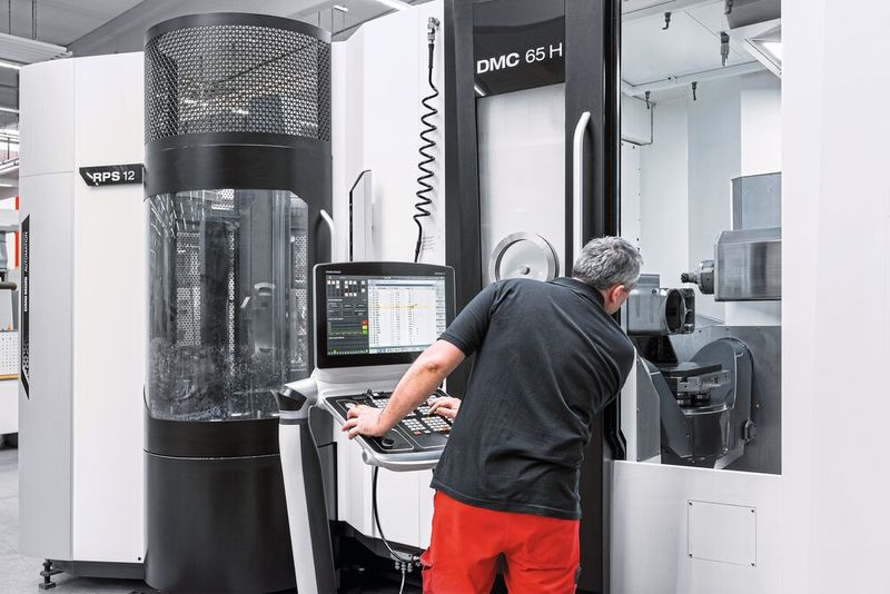 Der freie Spänefall des horizontalen Maschinenkonzeptes ermöglicht eine prozesssichere Produktion. (Bild: DMG Mori)