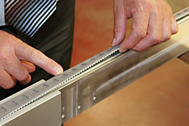 Gefördert: Als Förderriemen wird ein endlos verschweißter Breco Vakuum-Zahnriemen eingesetzt. Hier lässt sich eine Spitzengeschwindigkeit von 1,5 m/s erreichen. (Archiv: Vogel Business Media)