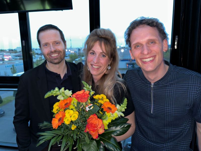 Danke liebe Jennifer Keil für die super Orga der Hausmesse, (l.) René Rütimann und Oliver Wyss (Littlebit). (Bild: Vogel IT-Medien)