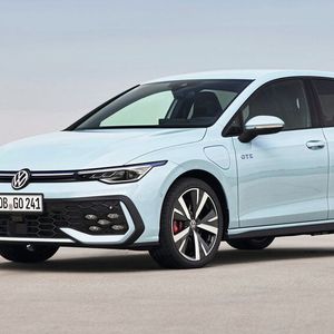 Platz eins in der Kompaktklasse im Juli 2024: der VW Golf mit 5.026 Neuzulassungen(Bild:  Christoph Borries)
