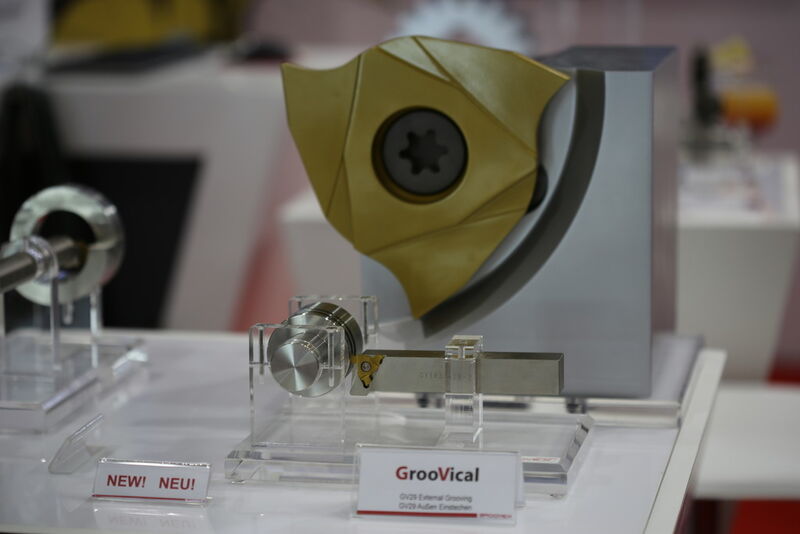 Vargus auf der AMB 2014: Die neue Groovical Produktlinie von Groovex bietet neue und verbesserte Stechlösungen für die Aussen- und Innenbearbeitungen. Groovical 26 nun 29 bietet Stechplatten mit 3 Schneidkanten. (Bild: Böhm)