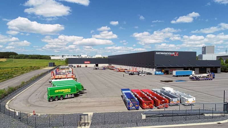 In 125 Länder liefert der Komplettanbieter Faymonville seine Schwerlast- und Spezialtransporter. Produziert wird in einem Verbund von fünf Werken, in denen intelligente Produktionsprozesse und moderne Maschinenparks die Produktqualität sichern.  (Bild: Faymonville)