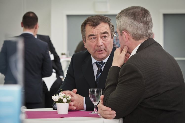 Gerhard Stach, Händler und Präsident des Peugeot-Händlerverbands, zählte zu den Teilnehmern. (Foto: Bausewein)