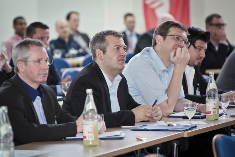 Am Ende der Veranstaltung war der ein oder andere Notizblock mit nützlichen Informationen gefüllt. (Foto: Bausewein)