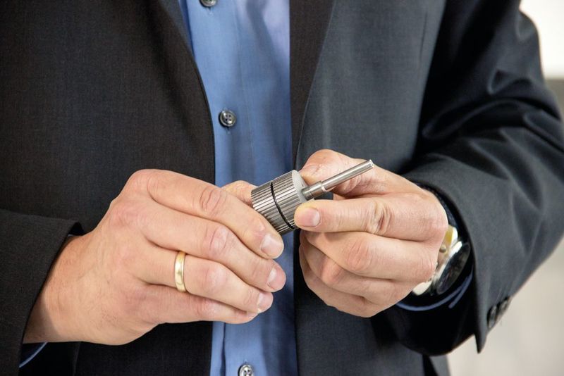 Rotoren rutschen im Schrittmotor durch – die Welle kann mit den Fingern gedreht werden. (K.Juschkat/konstruktionspraxis)