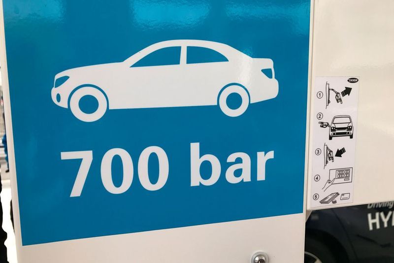Derzeit gibt es in Deutschland rund 30 öffentlich zugängliche Wasserstofftankstellen. (Toyota)