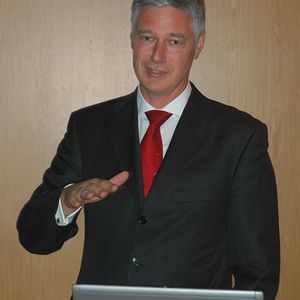 Matthias Fischer, Geschäftsführer der Toyota Material Handling Deutschland GmbH: „Wir haben auch im schwierigen Geschäftsjahr 2009/ 2010 unser Produkterneuerungsprogramm fortgesetzt.“ Bild: Unruh