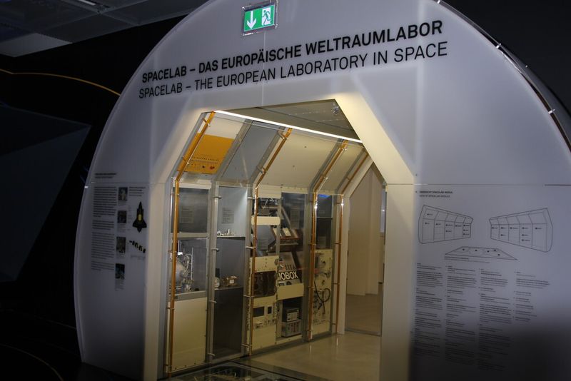 Und auf gehts in die Raumfahrt-Sektion... (Königsreuther)