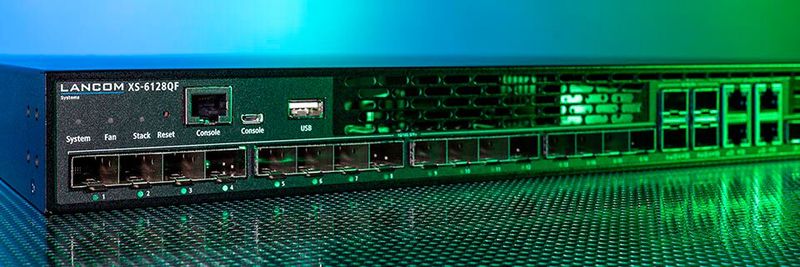 Der Lancom XS-6128QF besitzt 20 SFP+-Ports (10G), darunter vier Multi-Gigabit-Ethernet-Combo-Ports (1G/2,5G/5G/10G). Der Lancom XS-6128QF besitzt 20 SFP+-Ports (10G), darunter vier Multi-Gigabit-Ethernet-Combo-Ports (1G/2,5G/5G/10G).