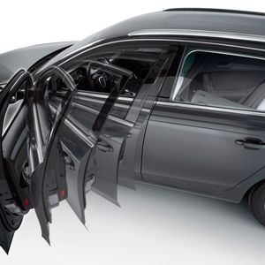 Das intelligente Bewegungssystem i-move sorgt für einen komfortablen und automatisch angetriebenen Öffnungs- und Schließvorgang der Autotür.(Bild:  Kieckert)