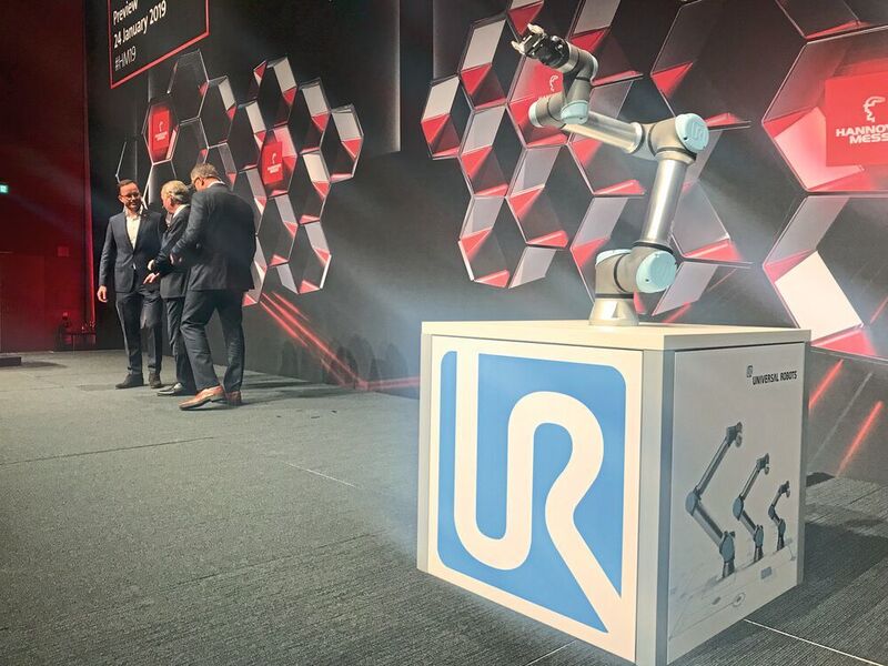 Wer seine Fertigung mit der neuesten Robotik-Technologie ausstatten will, trifft in Hannover sämtliche Marktführer, darunter Fanuc, Yaskawa, Kawasaki, Universal Robots, Hiwin und Mitsubishi. (U. Drescher/konstruktionspraxis)