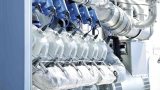 Die Blockheizkraftwerke von Burkhardt liefern elektrische und thermische Energie aus Holzpellets, Hackschnitzeln oder Erdgas. Mit der Cloudlösung „atvise“ von Bachmann überwacht das Unternehmen alle weltweit installierten Anlagen zentral und kann Störungen bequem über Fernzugriff beheben.  (Bild: Burkhardt)