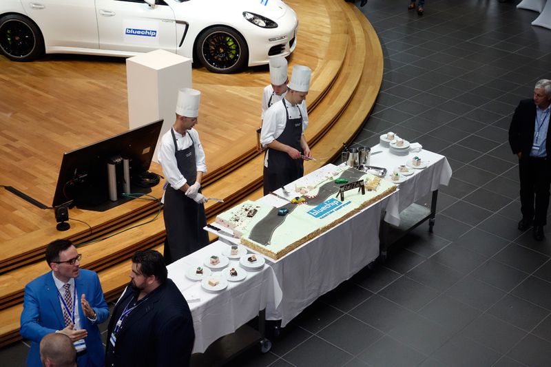 Die Torte sollte für die fast 1.000x Gäste reichen. (Bild: IT-BUSINESS)