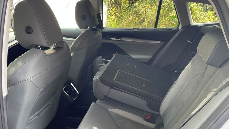 Die Rücksitzbank ist natürlich flexibel umzulegen. (Bild: Grimm – VCG)