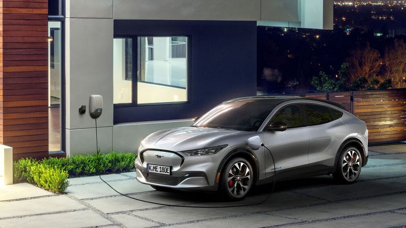 Für den Vergleich der Tank- und Ladekosten ist das Portal von einer jährlichen Laufleistung von 11.085 Kilometern ausgegangen.(Bild:  Ford)